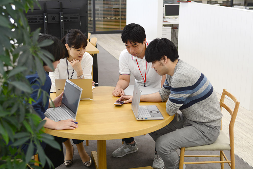 広告企画 ⁄ 営業